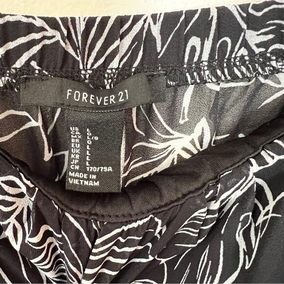 Forever 21 Women’s Black and White Drawstring Romper Sz L - Picture 8 of 12